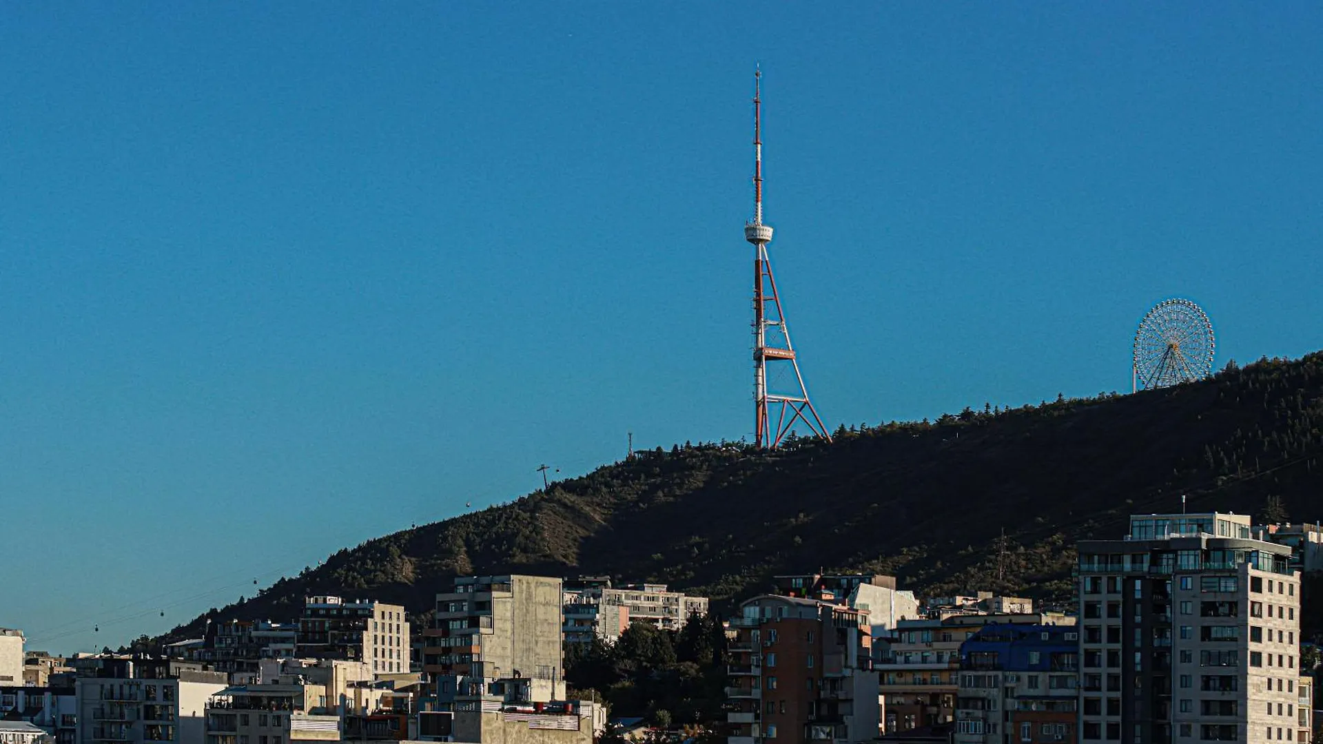 Modern 1Br Apt W Spacious Balcony & A Bathtub Tbilisi Apartment