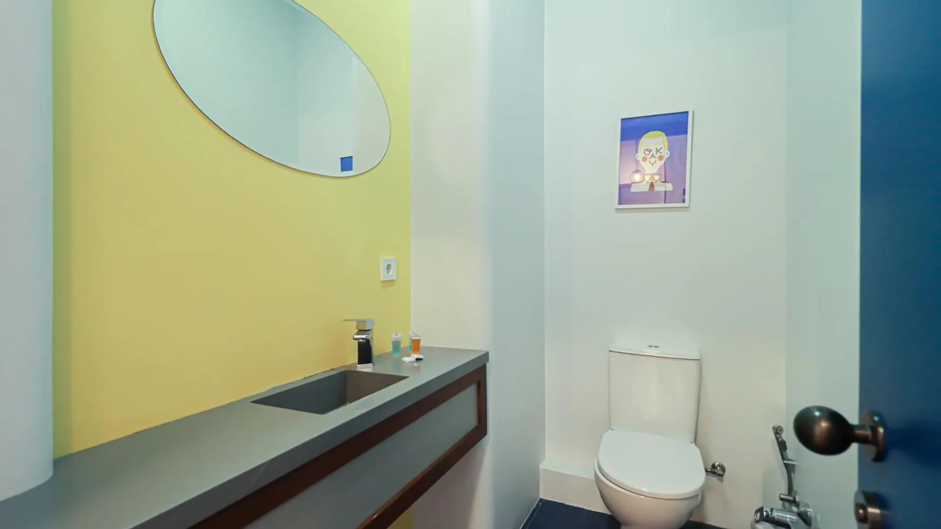 Modern 1Br Apt W Spacious Balcony & A Bathtub Tbilisi Apartment