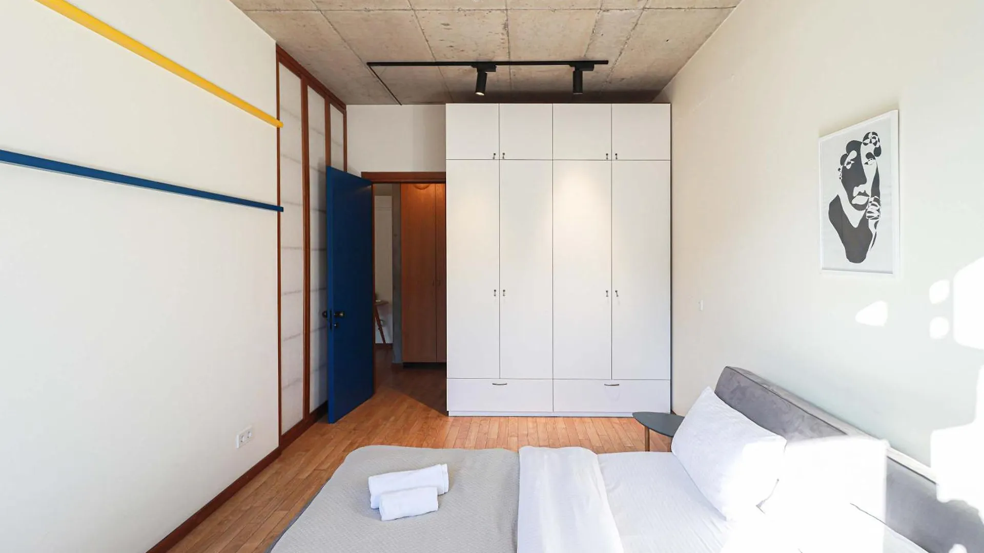 Modern 1Br Apt W Spacious Balcony & A Bathtub Tbilisi Apartment