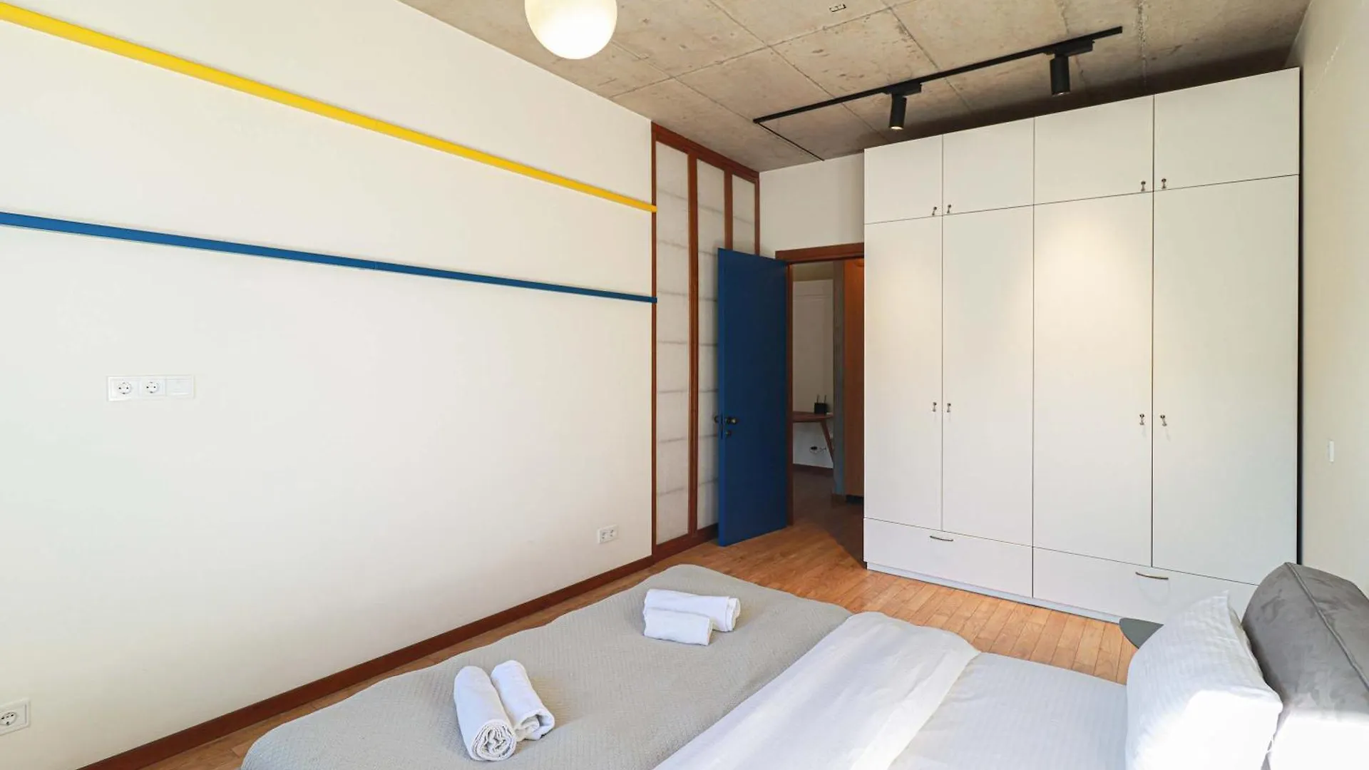 Modern 1Br Apt W Spacious Balcony & A Bathtub Tbilisi Georgia